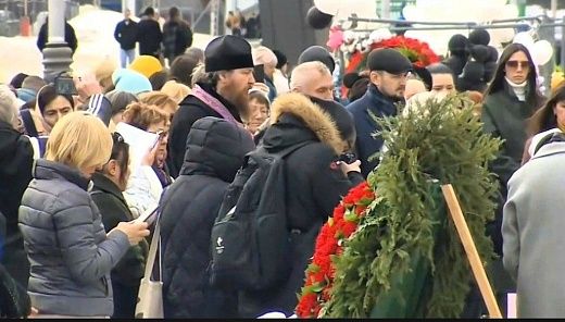Почтение памяти: «Ветераны России» возложили цветы к мемориалу жертв теракта в «Крокус Сити Холл»