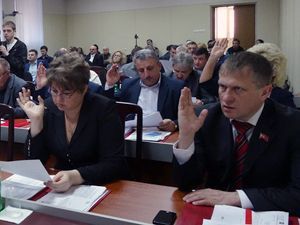 Народные депутаты проголосовали за уничтожение сквера в Черёмушках - фото 1