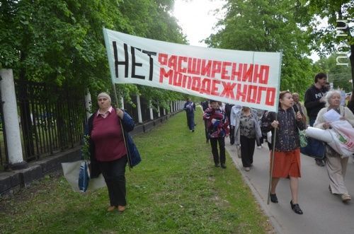 "Чиновники делают газовую камеру": нижегородцы устроили шествие с митингом против расширения Молодежного проспекта (видео)
