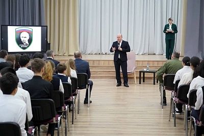 В Котельниках прошел «урок Мужества» для старшеклассников с участием добровольца СВО с позывным «Политик» - фото 4