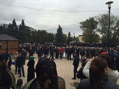 В дагестанском Буйнакске полиция разогнала дубинками сход сторонников «Партии ветеранов России». - фото 1
