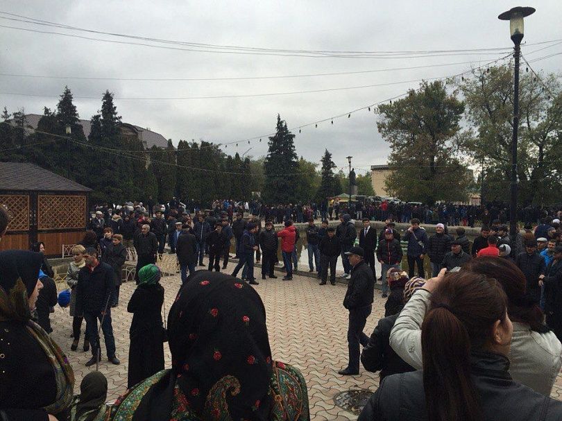 В дагестанском Буйнакске полиция разогнала дубинками сход сторонников «Партии ветеранов России».