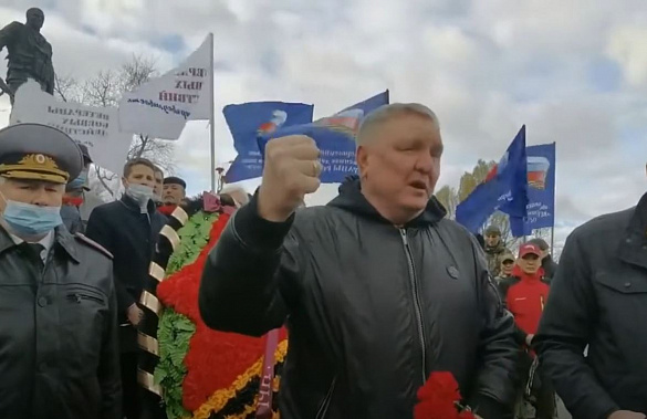 В Москве на поклонной горе состоялось возложение цветов к памятнику воинам-интернационалистам
